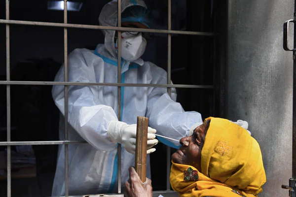 Corona Update 3.52 Lakhs Fresh Cases Sets New Record of Peak in India