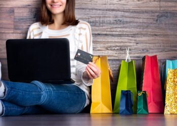 woman-shopping-online