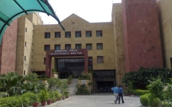 MeitY Secretary asks electronic firms to work as team to resolve supply chain troubles