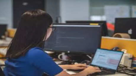 IIT Roorkee and Simplilearn Invite Applications from Professionals for Online Course on Business Analytics