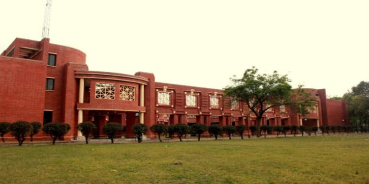 IIM Lucknow Invites Applications for Course in Data Science