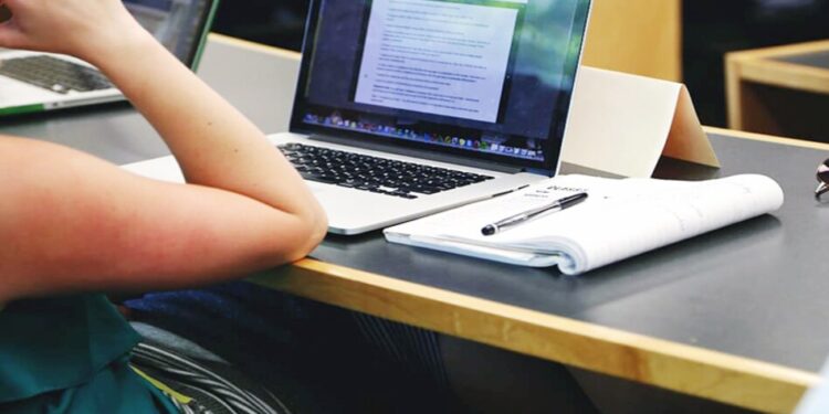 UGC cautions students against taking ODL admission in prohibited programs