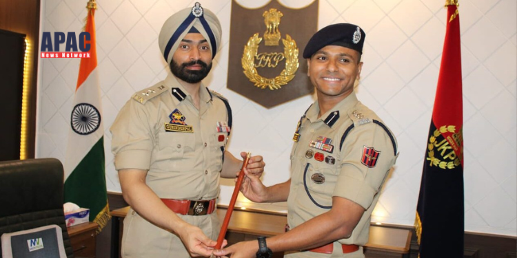J&K Govt. transfers 8 IPS Officers; IPS Gurinderpal Singh made SSP Baramulla