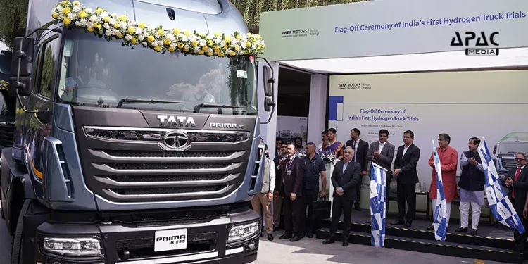 India's first hydrogen truck trials have been flagged off by Union Ministers Nitin Gadkari and Pralhad Joshi, along with Tata Motors' Executive Director Girish Wagh.