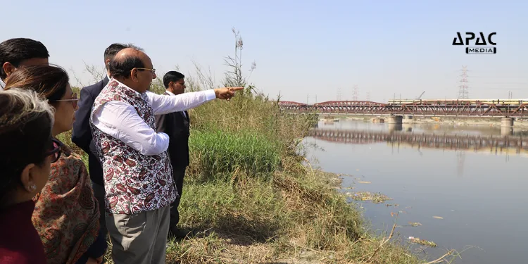 Delhi's Yamuna Riverfront is getting a major facelift! Discover the 25-hectare rejuvenation plan near Sarai Kale Khan, featuring a topiary park, shopping, & promenade.
