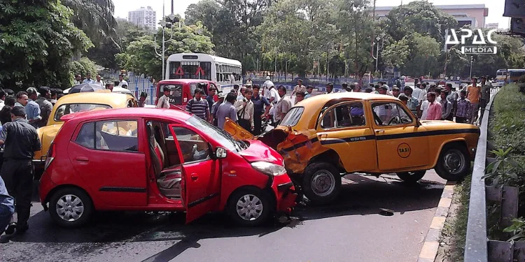 Kolkata Police install blind spot detection mirrors on buses to curb fatal accidents caused by passenger boarding/alighting, wrong-side overtaking and dangerous pedestrian crossing.