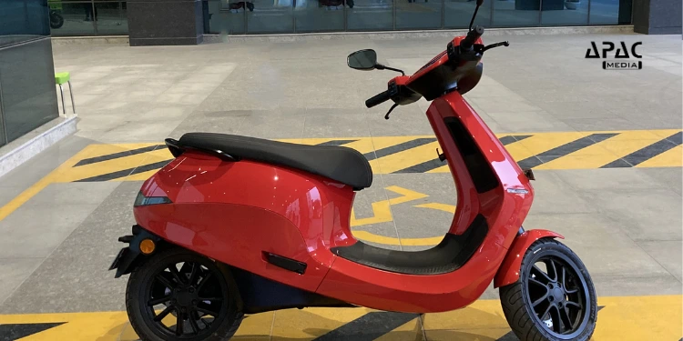 Ola Electric launches #HyperDelivery, offering same-day registration and delivery of EVs in select metro cities. Powered by AI and direct RTO integration, Ola aims to streamline the EV purchase process, eliminating delays and manual paperwork.