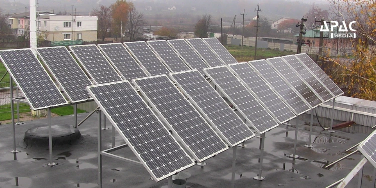 The UP government has decided to install 8 lakh rooftop solar plants, under PM Surya Ghar Yojana, targeting multiple administrative levels, districts, DISCOMs, municipal corporations and municipalities.