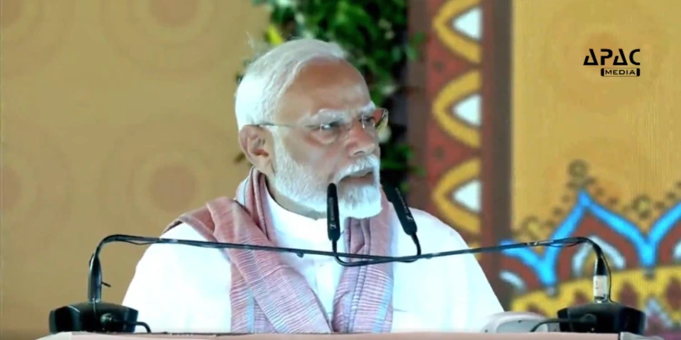 PM Modi launched Rs 13,500 crore worth of infrastructure and welfare projects in Bihar on National Panchayati Raj Day, including new Amrit Bharat train services, LPG plant construction and disbursements under PMAY and DAY-NRLM.