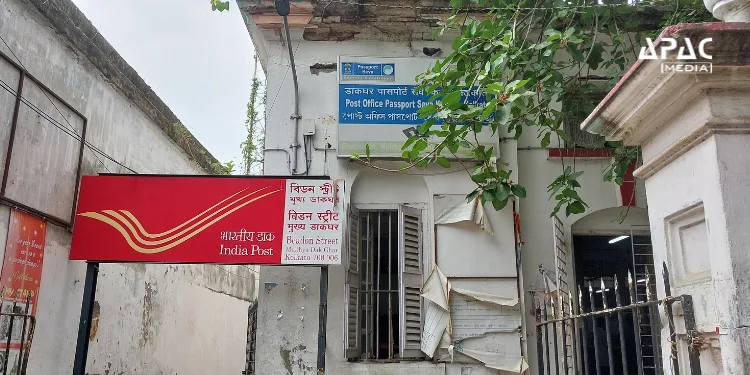 India Post launches its next-gen Advanced Postal Technology application in Kolkata, Serampore and Balurghat. Public transactions are temporarily suspended today in Beleghata, Salt Lake, New Town and Rajarhat post offices.