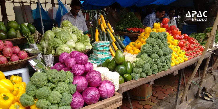 West Bengal Horticulture Department is bringing all of Hooghly district's 'sabji mandis' online. This initiative will connect farmers directly with consumers via apps, expand their market across the state and reduce wastage.