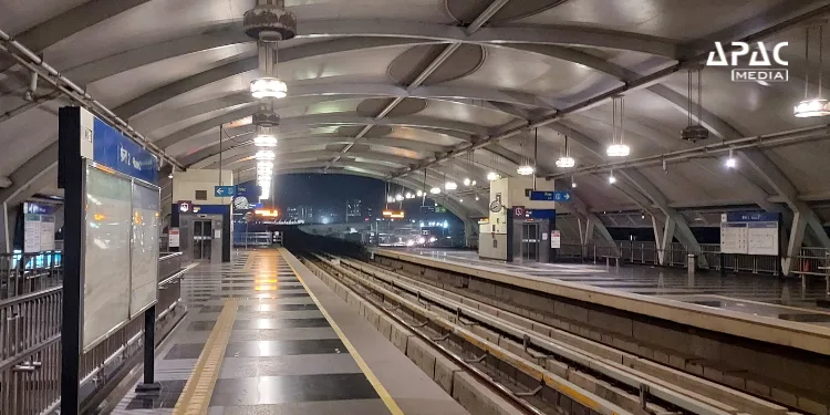 Mumbai launches India’s first integrated transport app, Mumbai One, enabling QR-based digital ticketing across Metro, Monorail, buses and suburban trains.