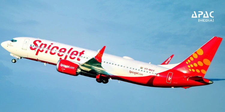 SpiceJet plans up to 100 new daily flights in its winter schedule after IndiGo is ordered to cut 10% of operations, boosting capacity with 17 aircraft reactivated.