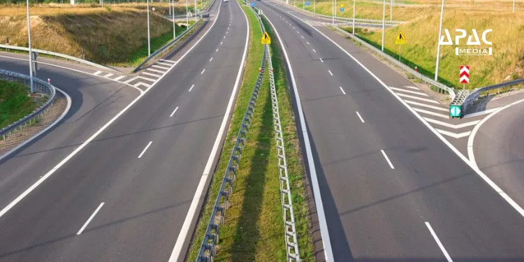 Cabinet approves Rs 19,142 crore six-lane Nashik-Solapur-Akkalkot greenfield corridor, cutting travel time by 17 hours and boosting logistics and jobs.