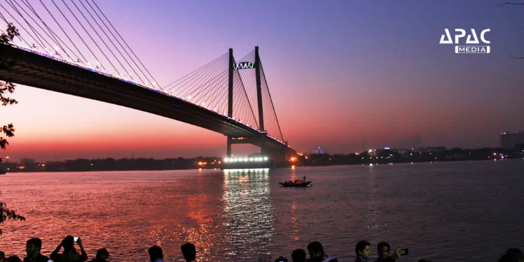 Bharti Airtel has deployed fibre and network infrastructure on Vidyasagar Setu to ensure seamless mobile connectivity between Kolkata and Howrah, improving commuter experience and public safety.