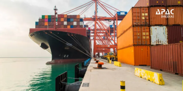 Syama Prasad Mookerjee Port, Kolkata signs an agreement with East Horizon to set up an LNG floating storage and regasification unit at Haldia Dock Complex with an investment of about Rs 260 crore.