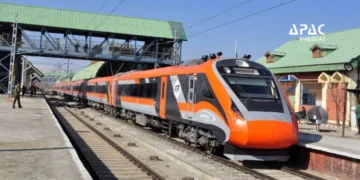 Ashwini Vaishnaw Flags Off First Direct Jammu–Srinagar Vande Bharat Express