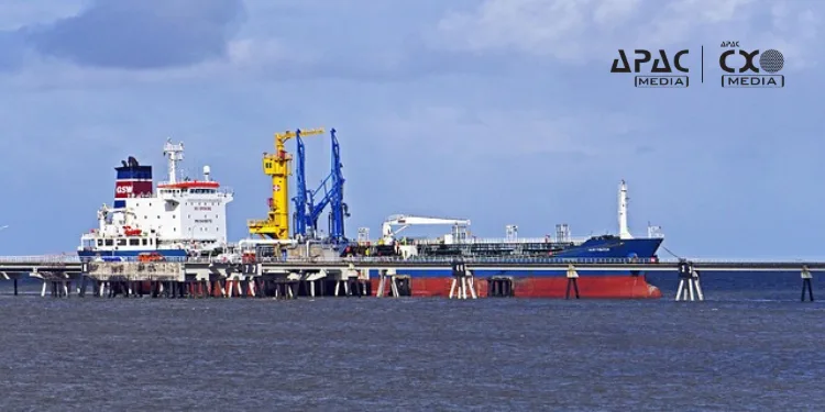 Crude Oil Prices Settle Lower as Oman-Iran Talks Ease Strait of Hormuz Supply Concerns