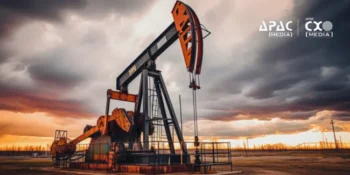 Crude Oil Prices Hover Near Two-Week High as Hormuz Closure, Red Sea Attacks Raise Supply Fears